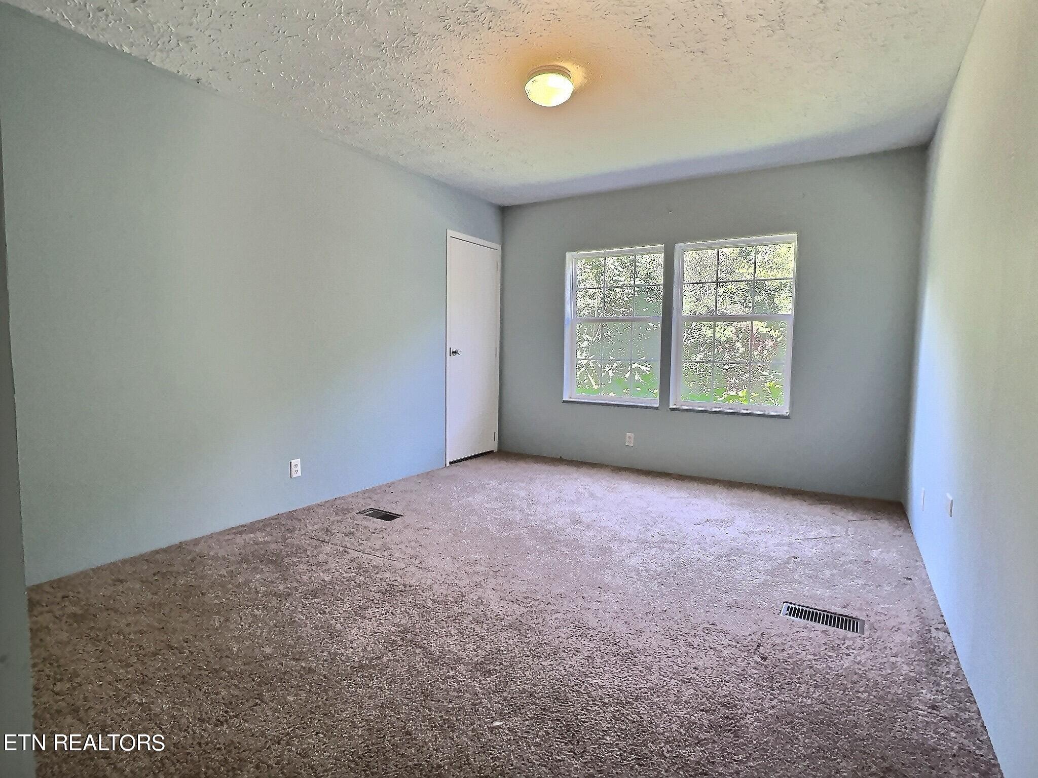 542 Young Road La Follette, TN 37766 - Photo 8 of 14 IMG_6108