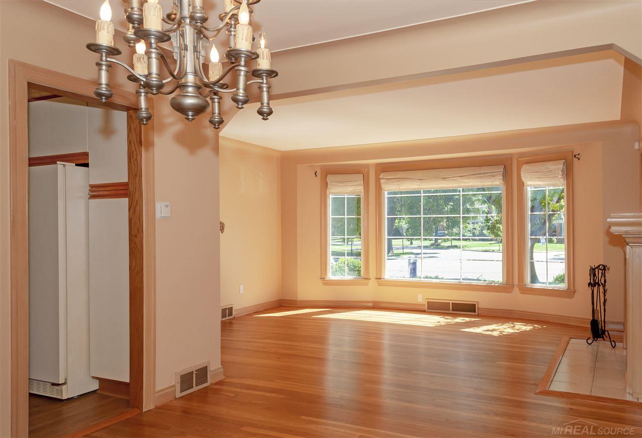 456 Roland Road Grosse Pointe, MI 48236 - Photo 10 of 37 50022917-9.JPG