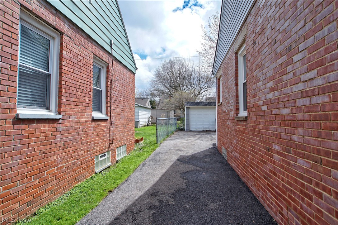 4218 Ellison Road Cleveland, OH 44121 - Photo 30 of 31