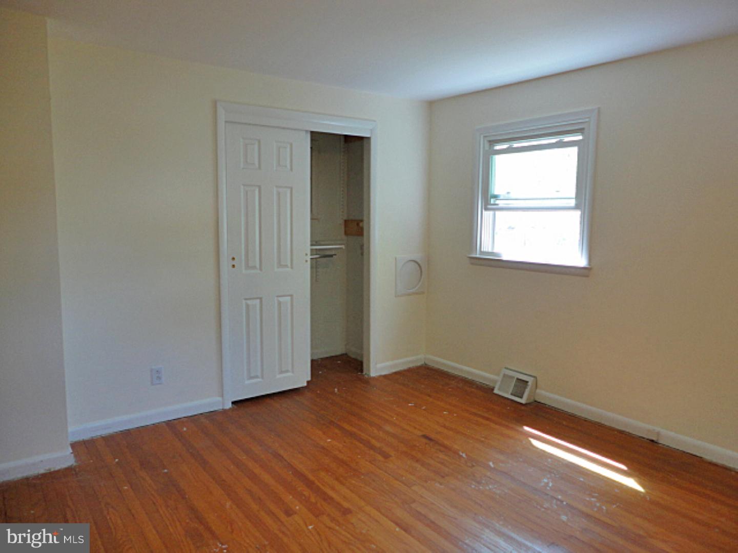 209 Avon Road Cherry Hill, NJ 08034 - Photo 8 of 12