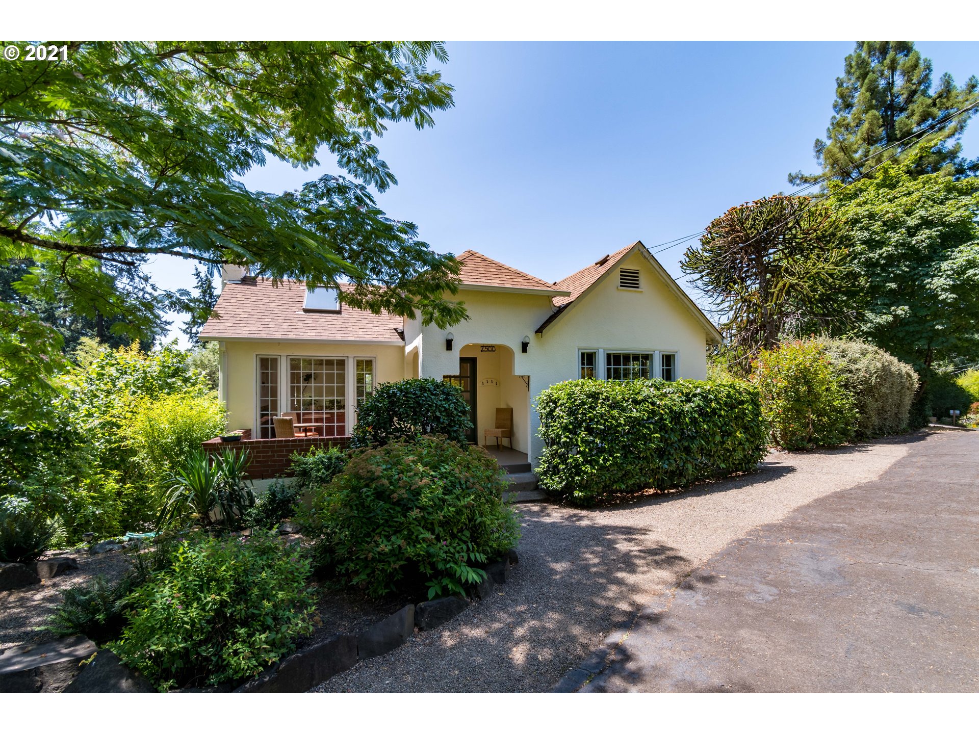 2500 Spring Boulevard Eugene, OR 97403 - Photo 1 of 32 Gallery Image 1