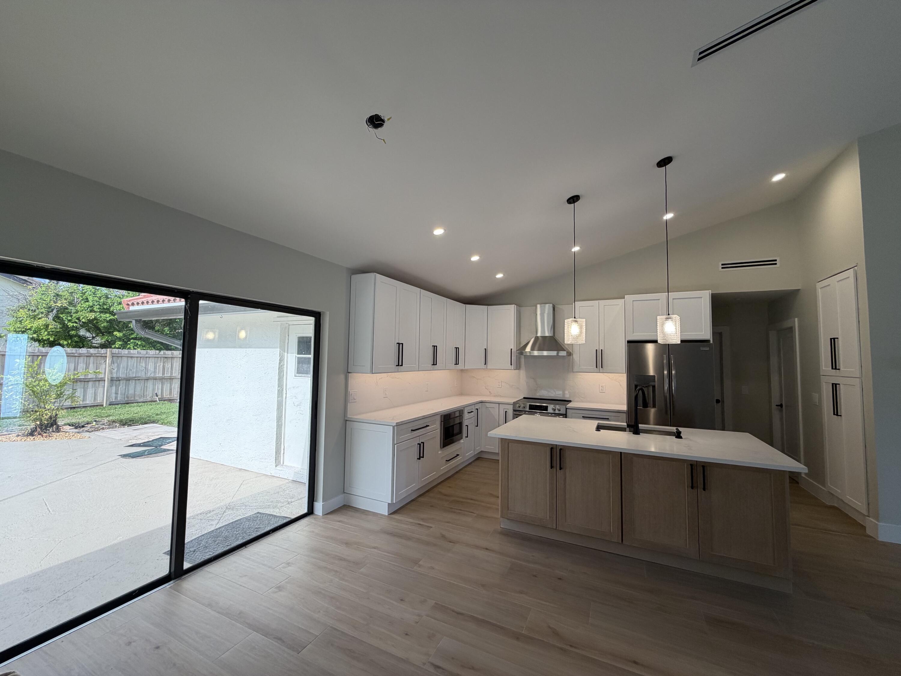 199 Southwest 15th Court Boca Raton, FL 33486 - Photo 6 of 24 Kitchen