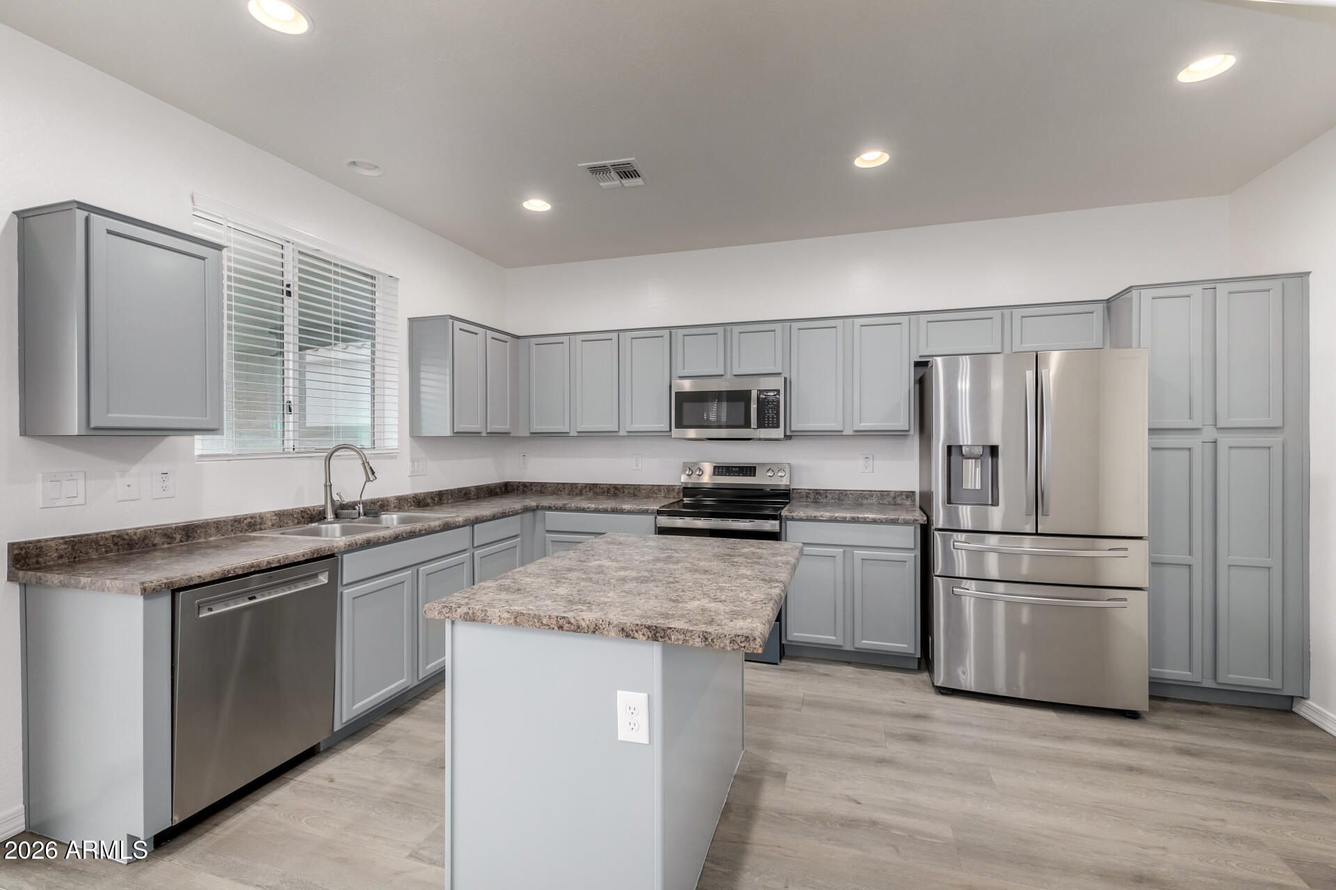 836 Constance Way Phoenix, AZ 85042 - Photo 11 of 51 12 Constance