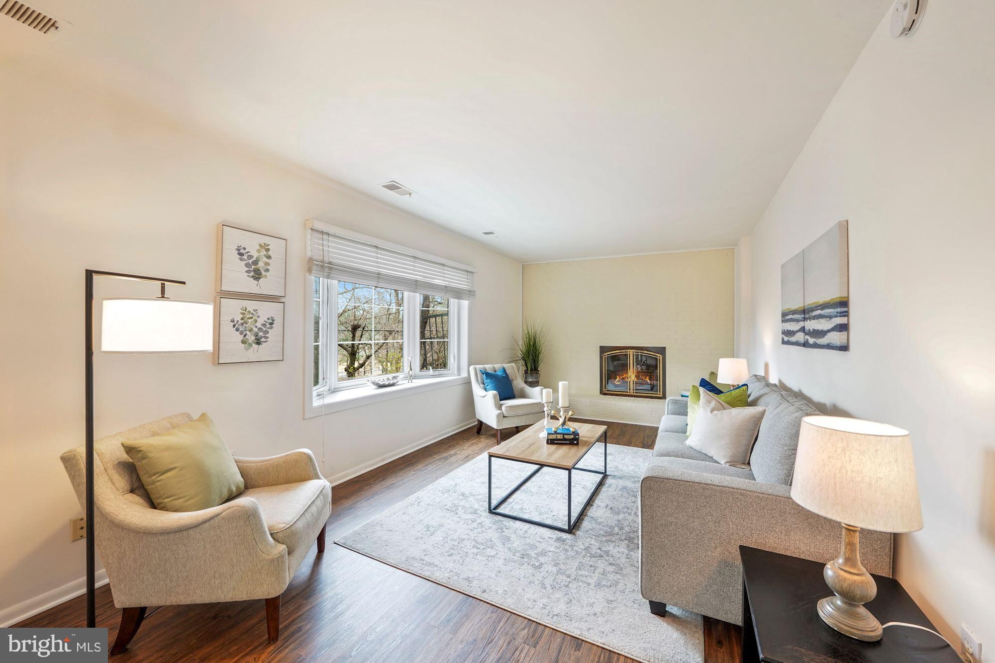 2643 South Arlington Ridge Road Arlington, VA 22202 - Photo 5 of 29 Family Room