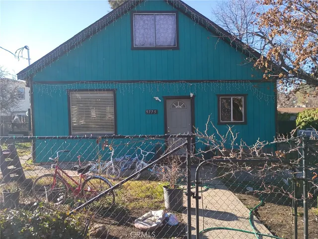 a front view of house with yard
