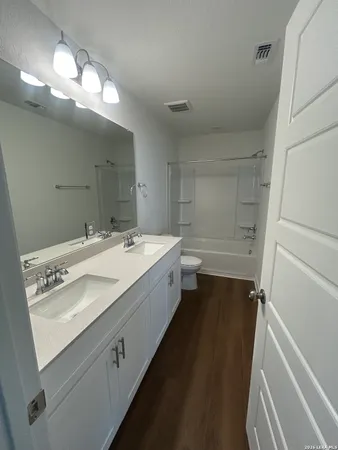 $2,900 | 426 Nightingale Avenue, Marion, TX 78124