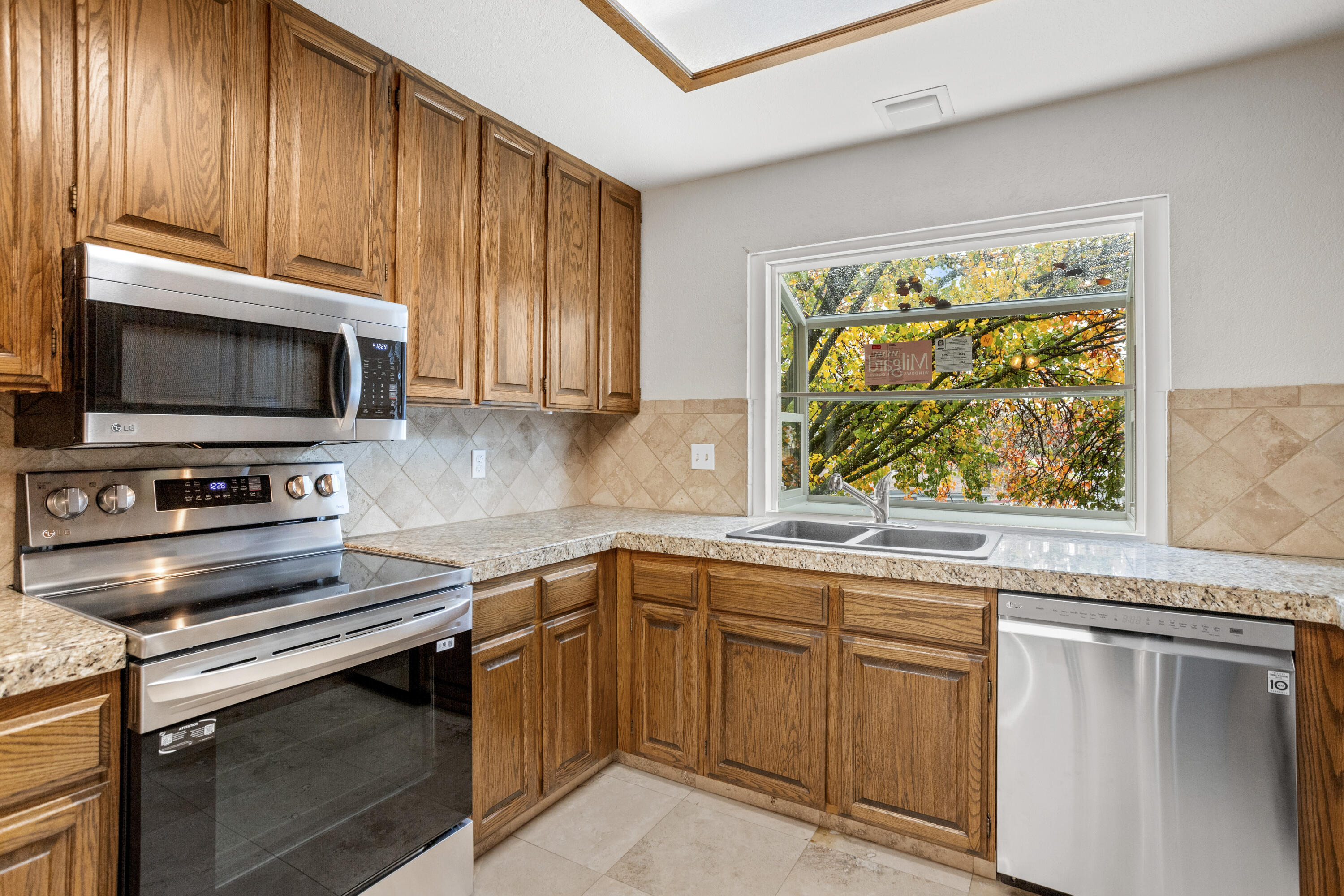 488 Ridgecrest Trail, Unit 233 Redding, CA 96003 - Photo 3 of 22 IMG_3368