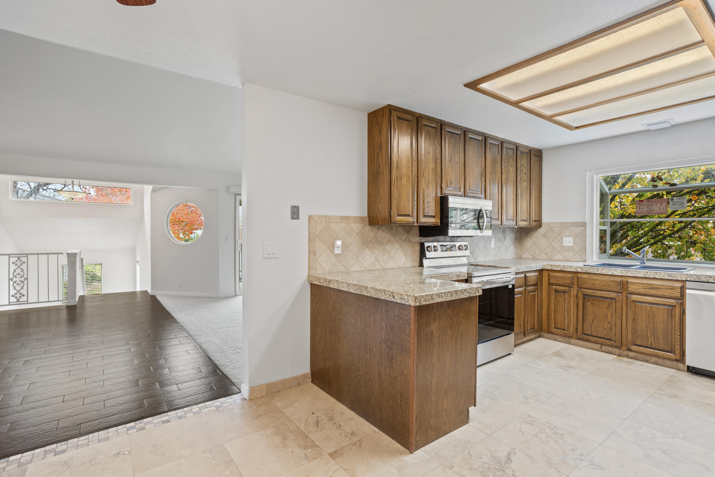 488 Ridgecrest Trail, Unit 233 Redding, CA 96003 - Photo 5 of 22 IMG_3367