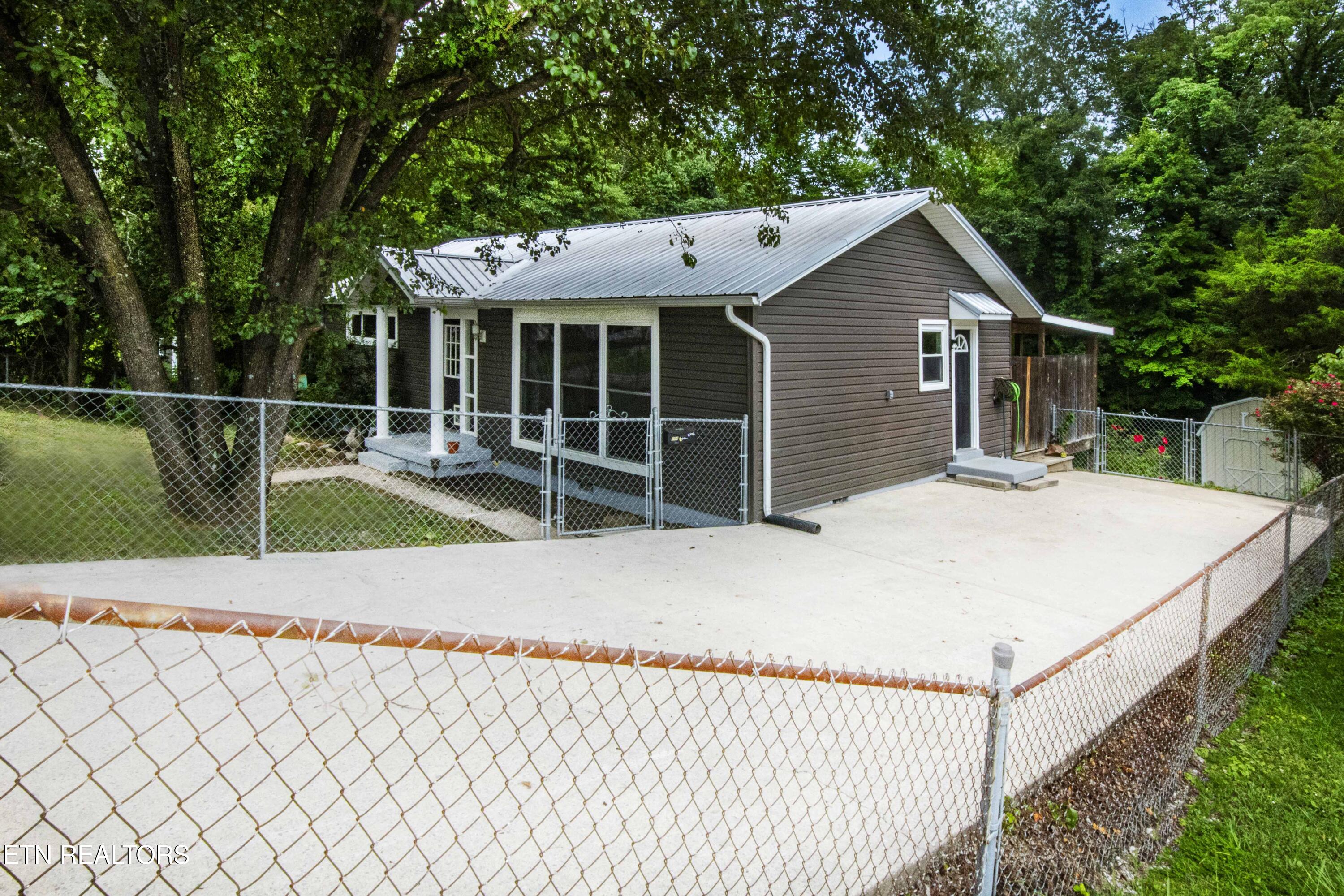 114 East Arrowwood Road Oak Ridge, TN 37830 - Photo 1 of 44 V19A3111