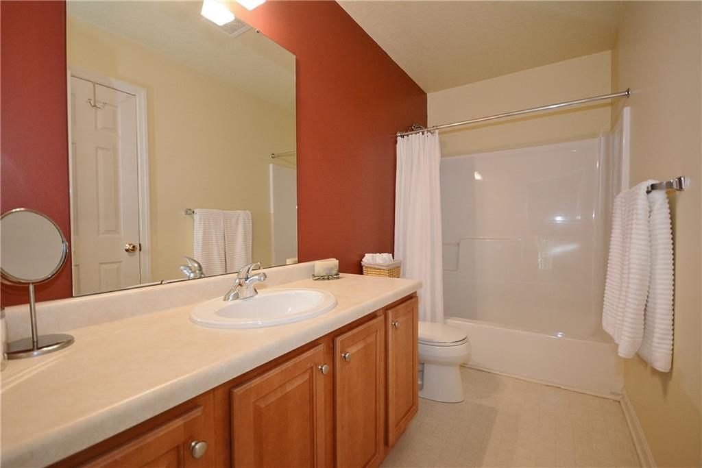 11 Castle View Drive McKees Rocks, PA 15136 - Photo 23 of 25 Second floor full hall bathroom