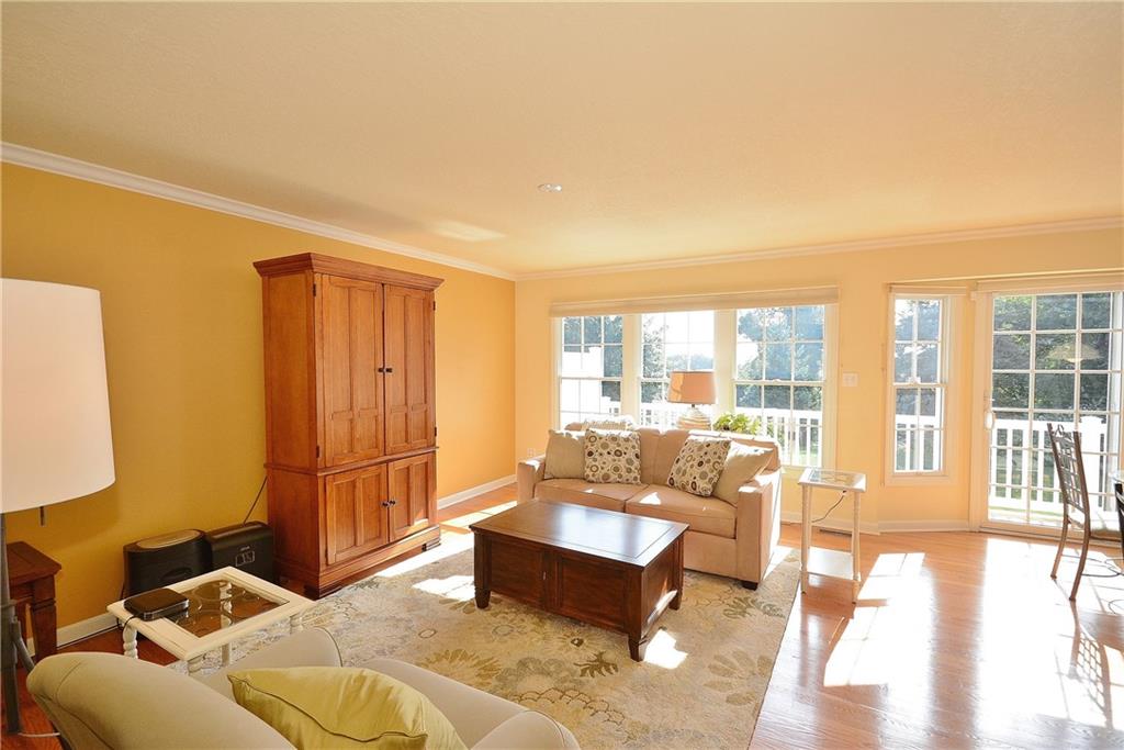 11 Castle View Drive McKees Rocks, PA 15136 - Photo 9 of 25 Great room den
