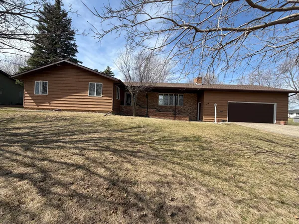 $269,900 | 613 Pennsylvania Avenue, Adrian, MN 56110
