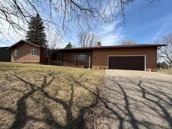 $269,900 | 613 Pennsylvania Avenue, Adrian, MN 56110