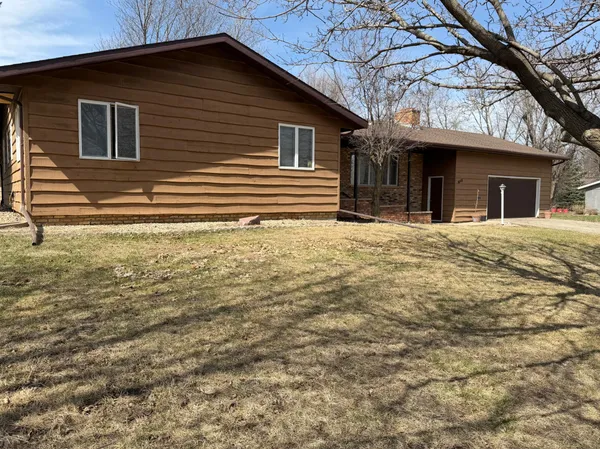 $269,900 | 613 Pennsylvania Avenue, Adrian, MN 56110