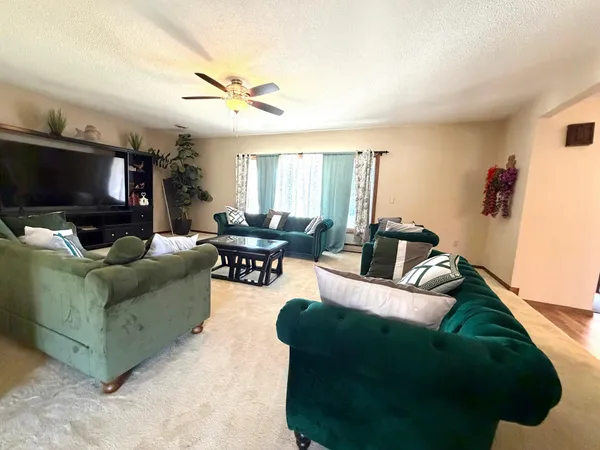 $269,900 | 613 Pennsylvania Avenue, Adrian, MN 56110