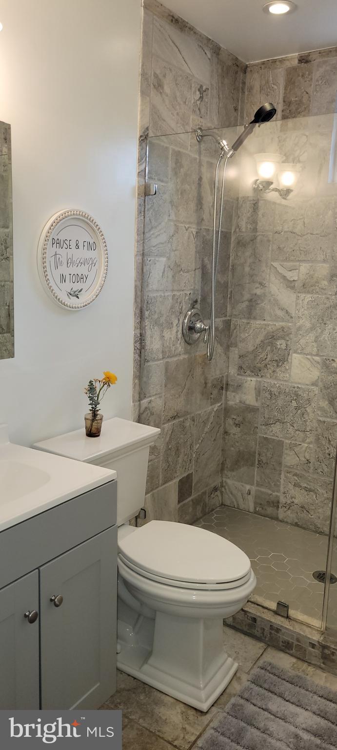 528 Cramer Avenue Beverly, NJ 08010 - Photo 11 of 24 Bathroom