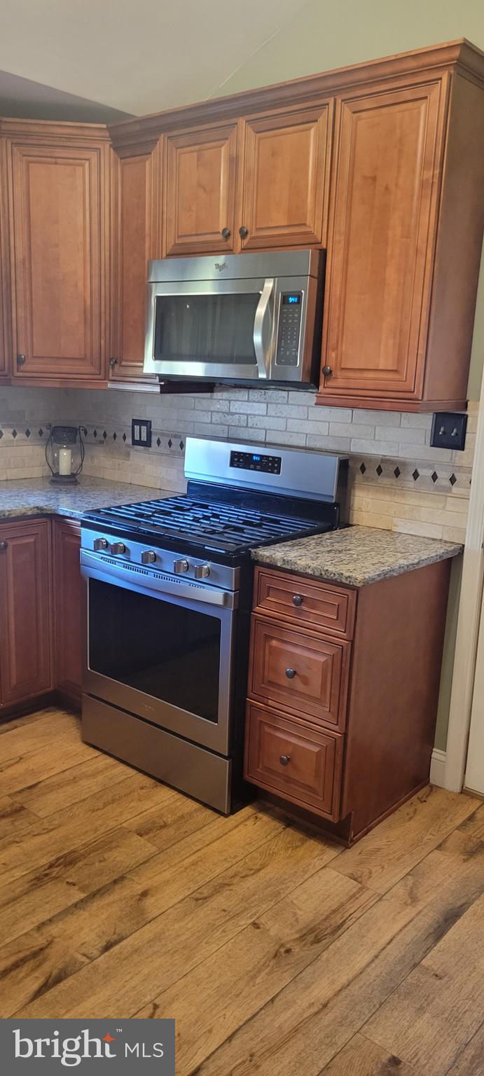 528 Cramer Avenue Beverly, NJ 08010 - Photo 14 of 24 Kitchen Microwave