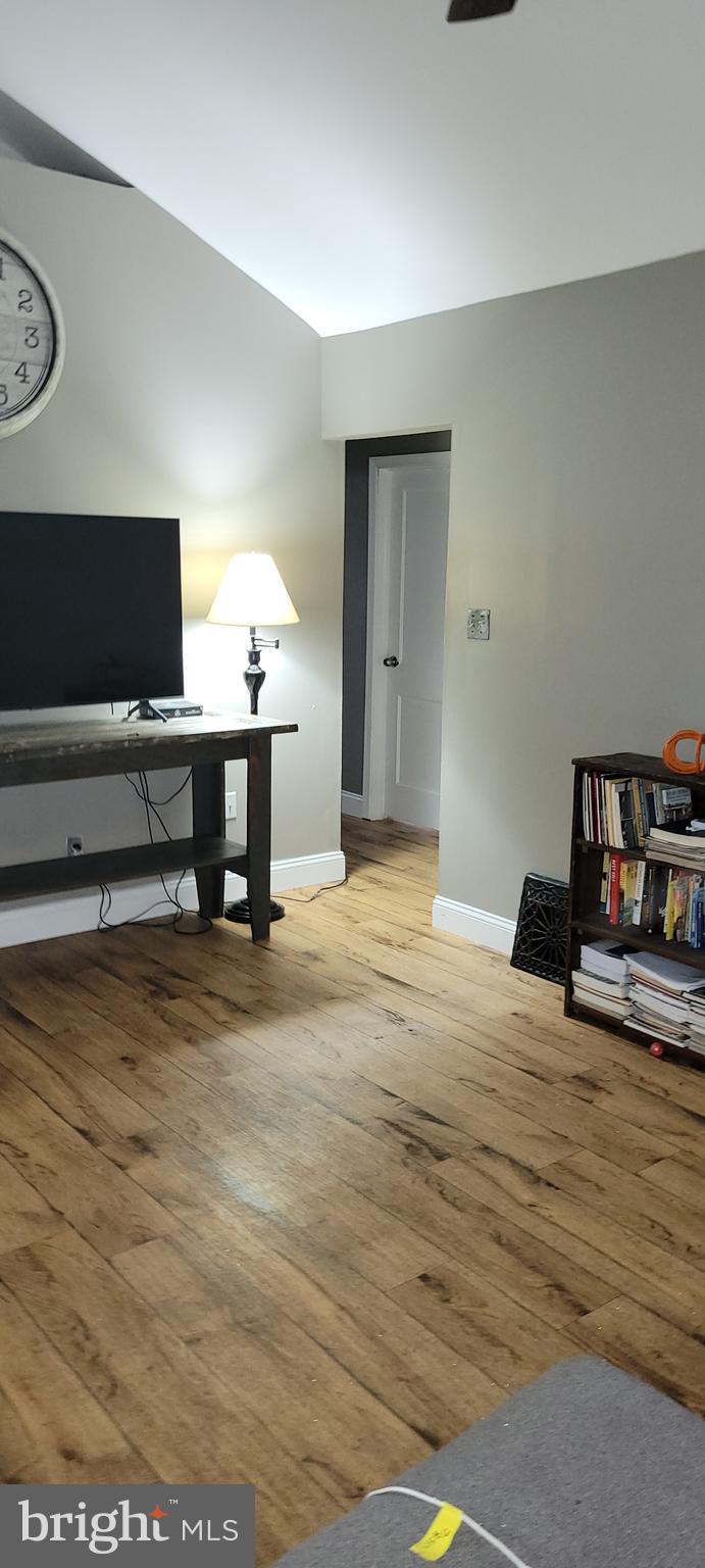 528 Cramer Avenue Beverly, NJ 08010 - Photo 17 of 24 Livingroom