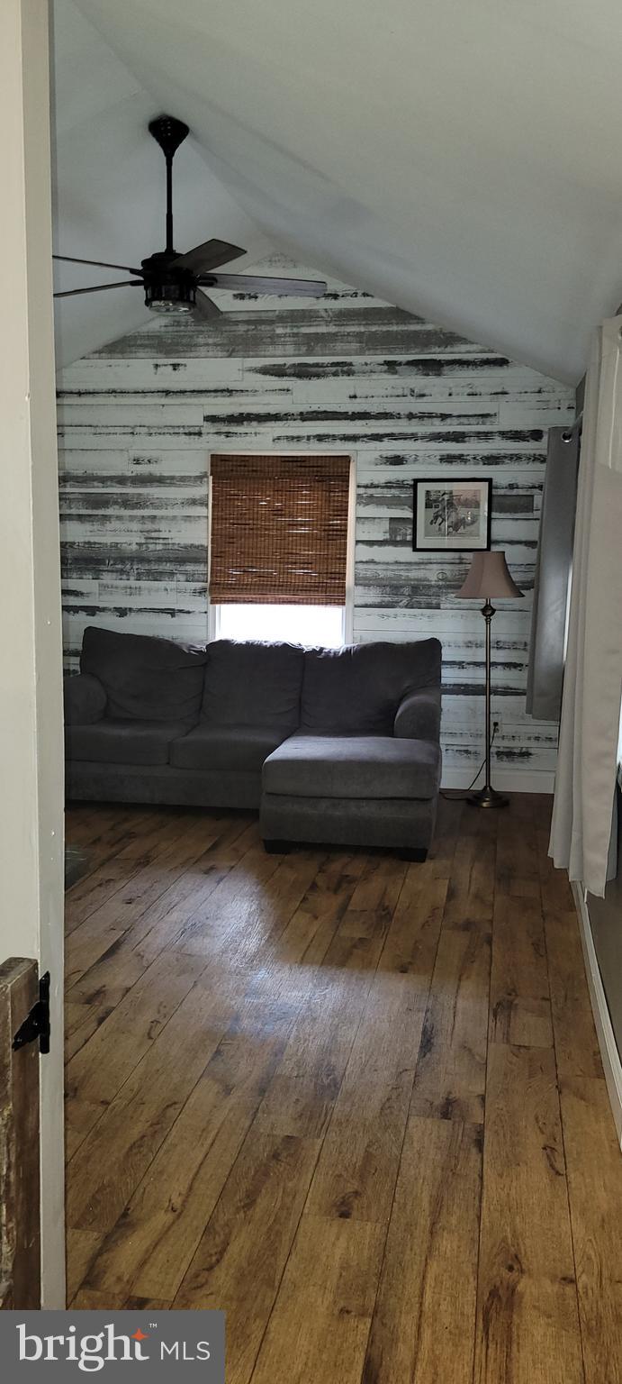 528 Cramer Avenue Beverly, NJ 08010 - Photo 18 of 24 Livingroom Ceiling Fan