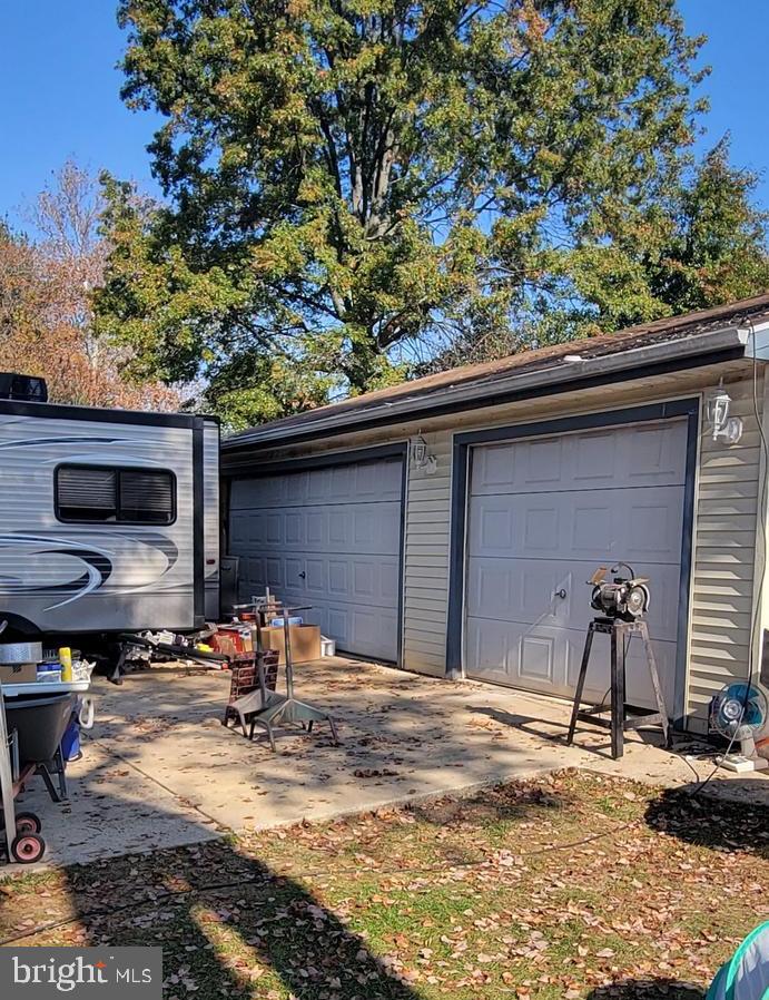 528 Cramer Avenue Beverly, NJ 08010 - Photo 22 of 24 3 Car Garage