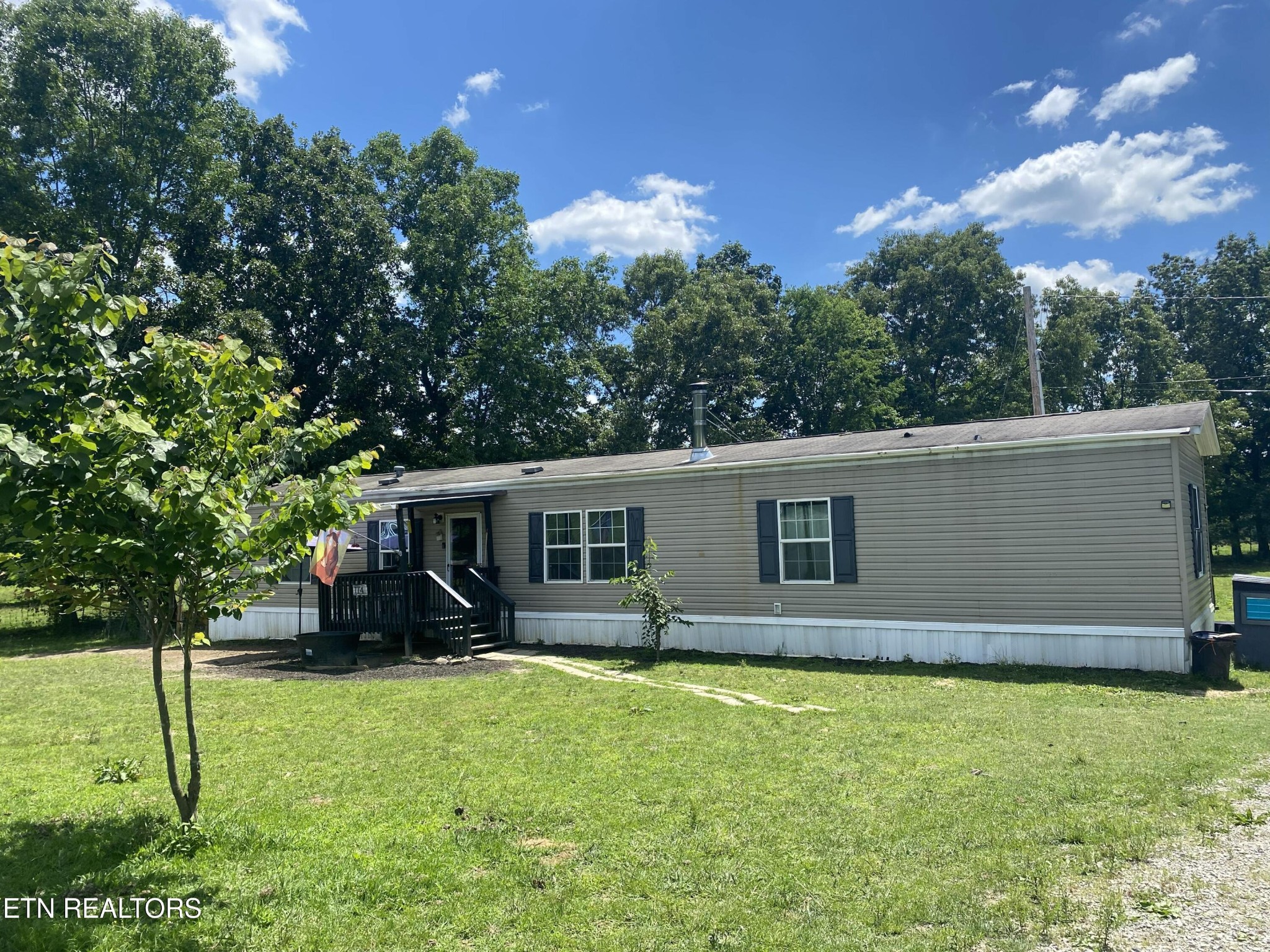 174 Claude Howard Road Deer Lodge, TN 37726 - Photo 3 of 58