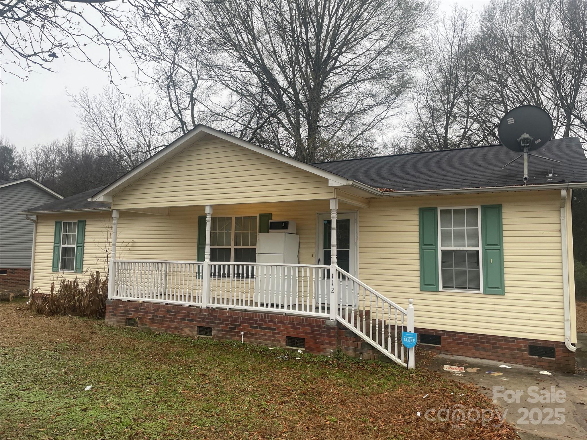 112 Ridgewood Lane York, SC 29745 - Photo 1 of 15 a front view of a house with garage