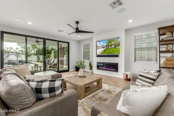 $1,630,000 | 2727 East Turney Avenue, Phoenix, AZ 85016