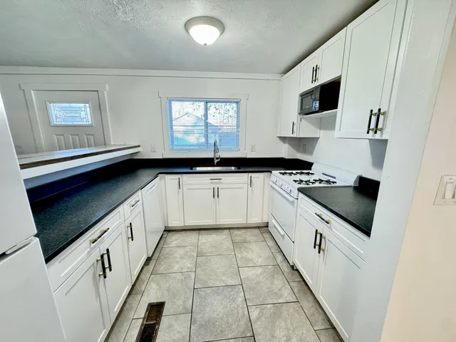 $1,600 | 4364 Avenue F Newport Mi 48166, Newport, MI 48166