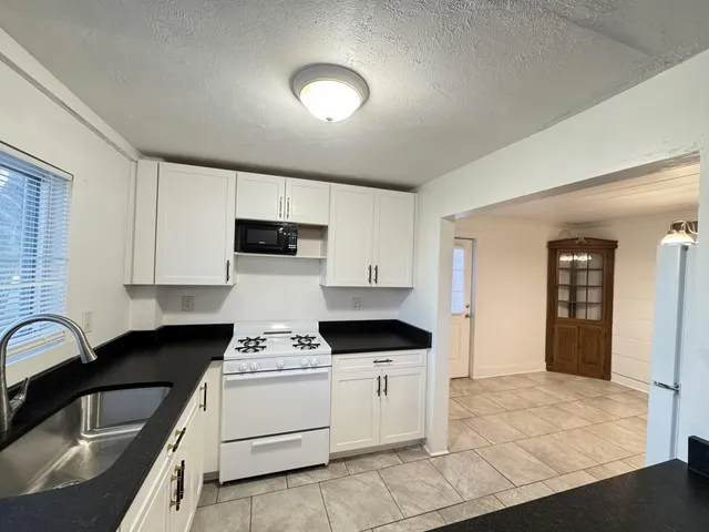 $1,600 | 4364 Avenue F Newport Mi 48166, Newport, MI 48166