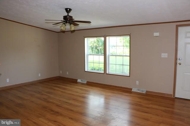 9005 Hollow Road Middletown, MD 21769 - Photo 3 of 12 Living Room