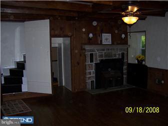 24 Old Friedensburg Road Reading, PA 19606 - Photo 2 of 5 Living Room