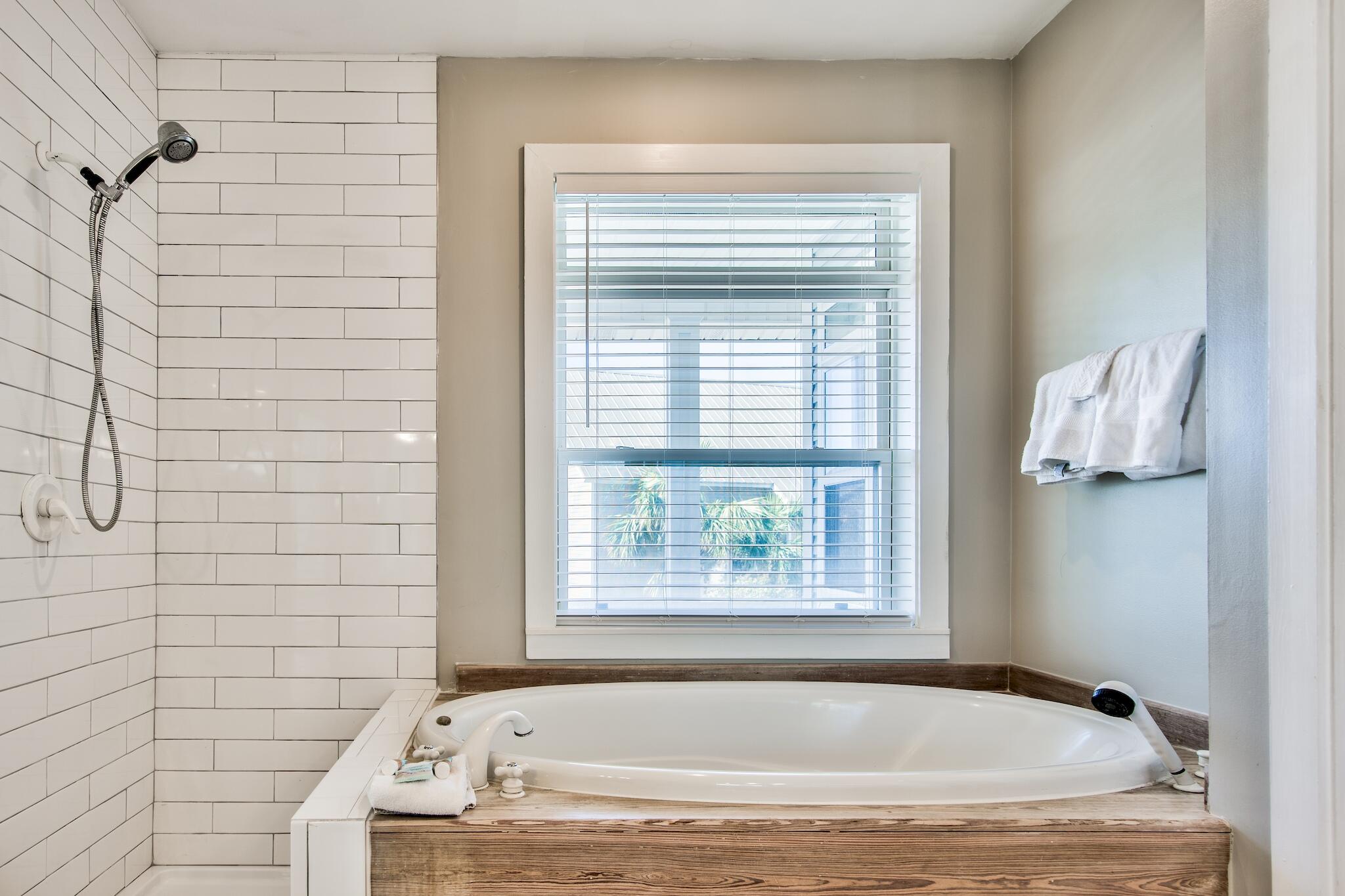 4489 Ocean View Drive Destin, FL 32541 - Photo 26 of 61 a bathroom with a bathtub