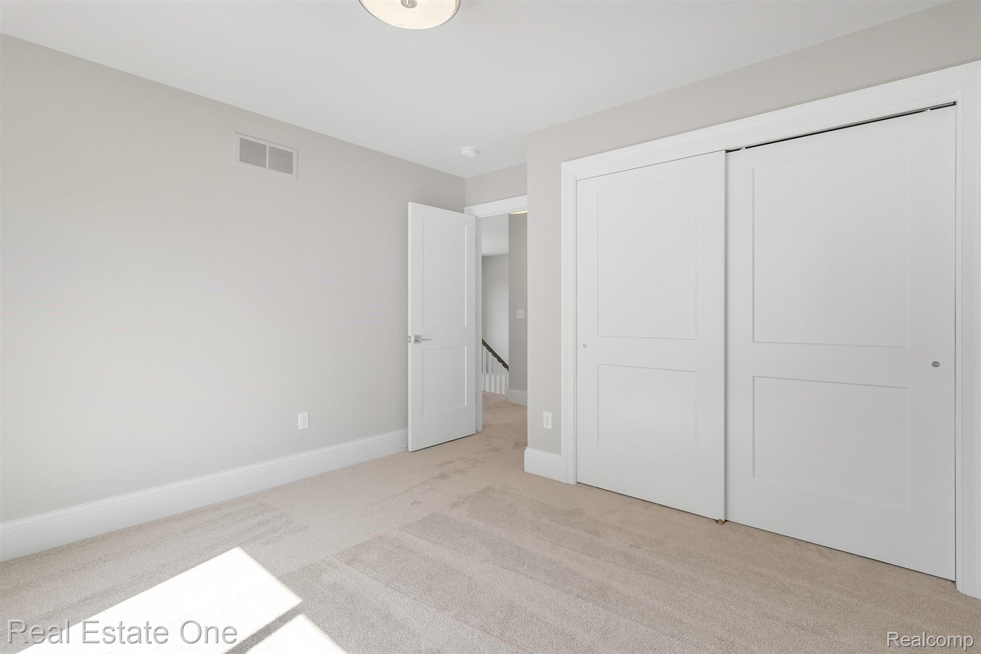 279 West Tienken Road Rochester, MI 48306 - Photo 25 of 43 25-279 W Tienken Rd-windowstill-rea.jpg