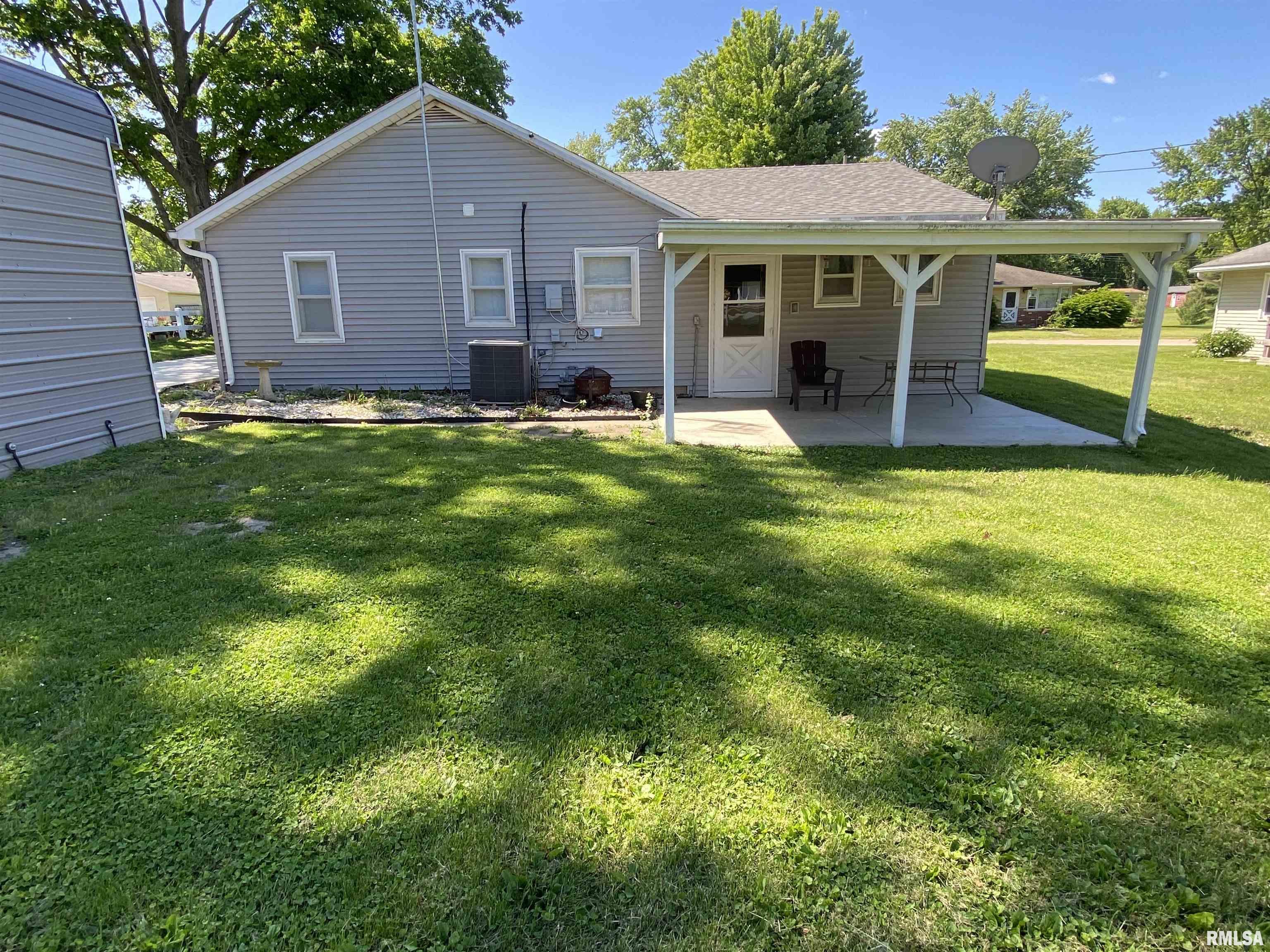 35 West Beech Street Canton, IL 61520 - Photo 4 of 38