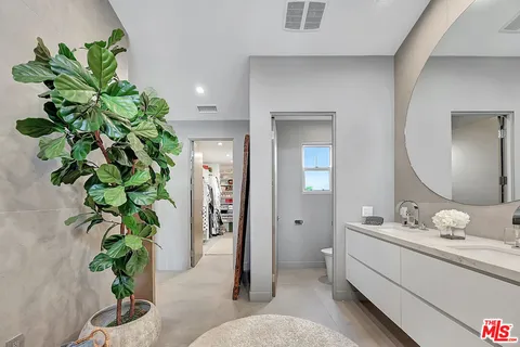 a en suite bathroom with a sink and mirror