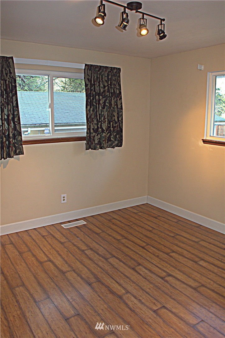 9440 Olalla Valley Road Southeast Port Orchard, WA 98367 - Photo 11 of 20 Gallery Image 11
