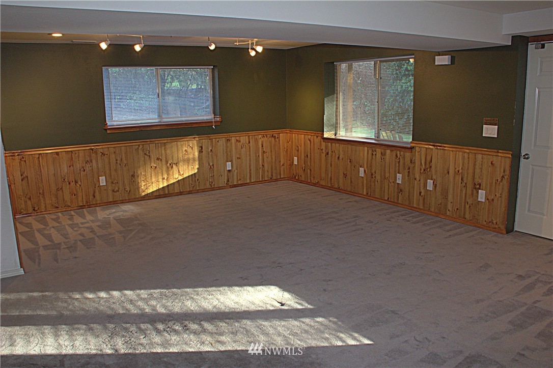 9440 Olalla Valley Road Southeast Port Orchard, WA 98367 - Photo 13 of 20 Gallery Image 13