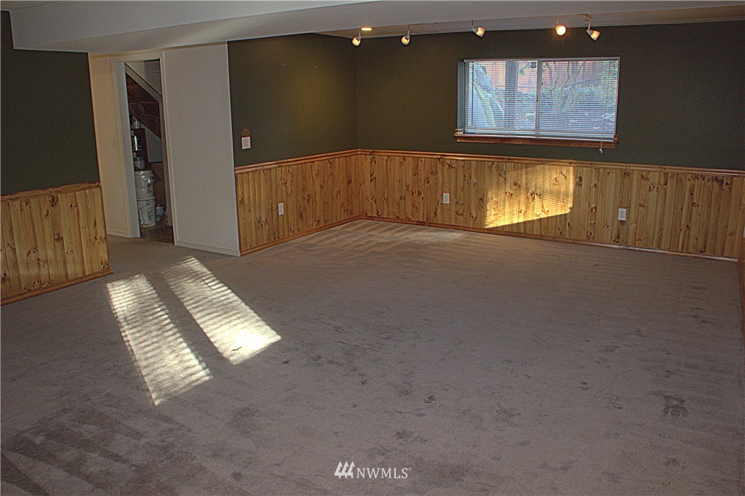 9440 Olalla Valley Road Southeast Port Orchard, WA 98367 - Photo 14 of 20 Gallery Image 14