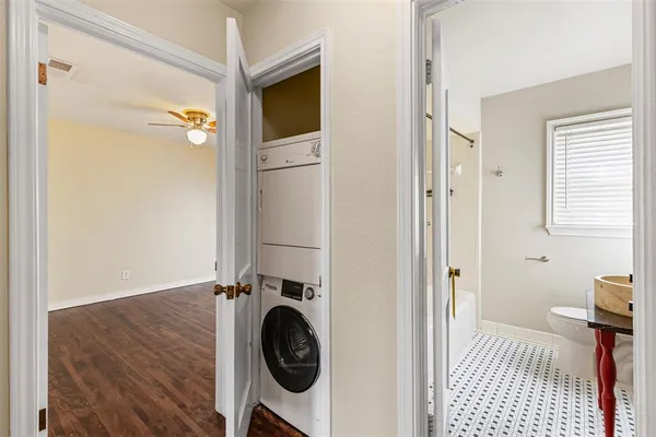 a view of a bedroom with washer and dryer