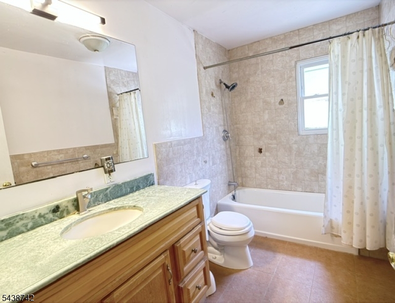 13 Greenwich Road Edison, NJ 08820 - Photo 15 of 19