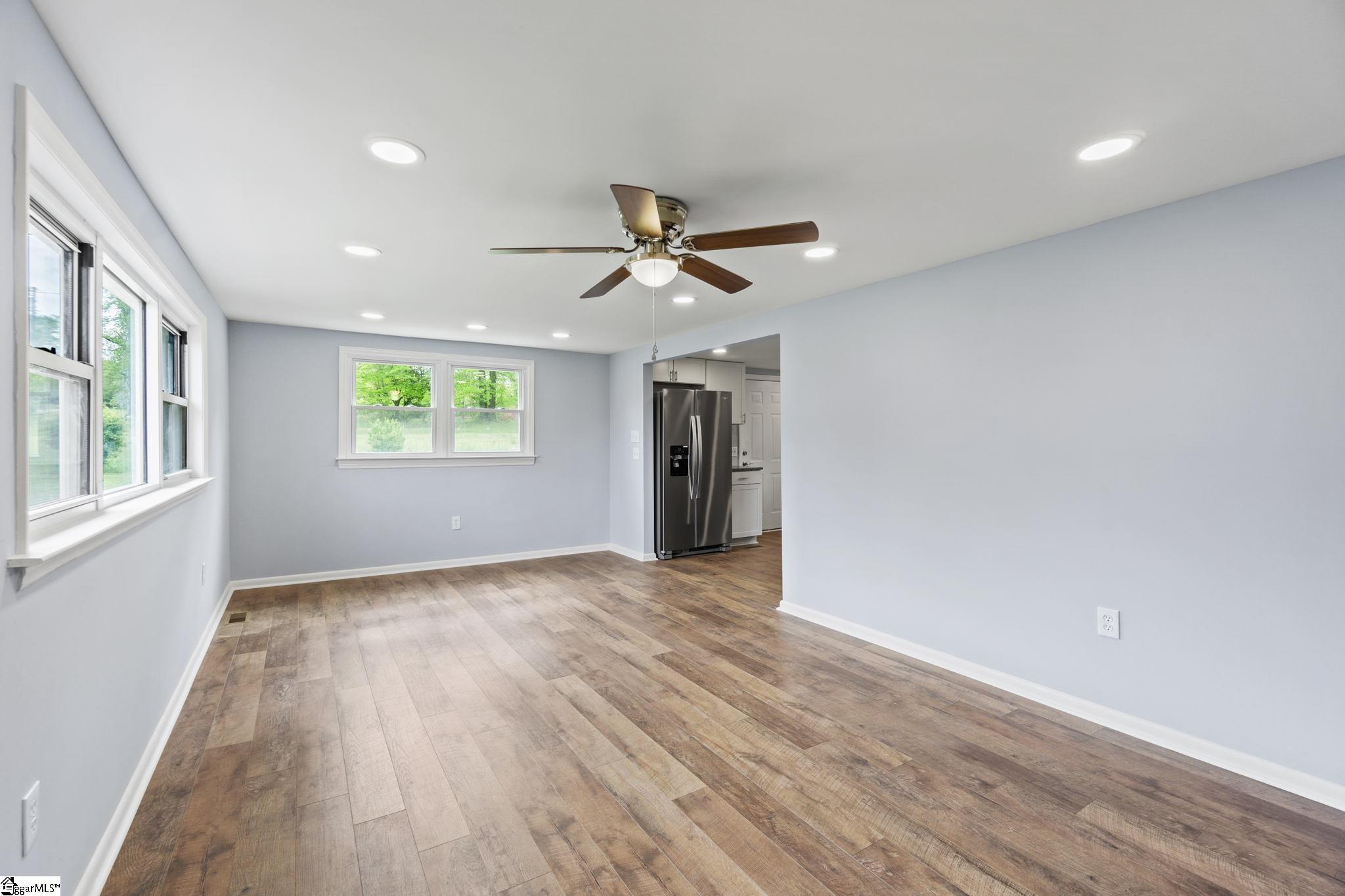 1040 Patterson Road Campobello, SC 29322 - Photo 4 of 31