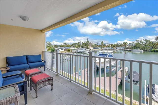 $995,000 | 100 Windrush Boulevard, Unit 1, Indian Rocks Beach, FL 33785