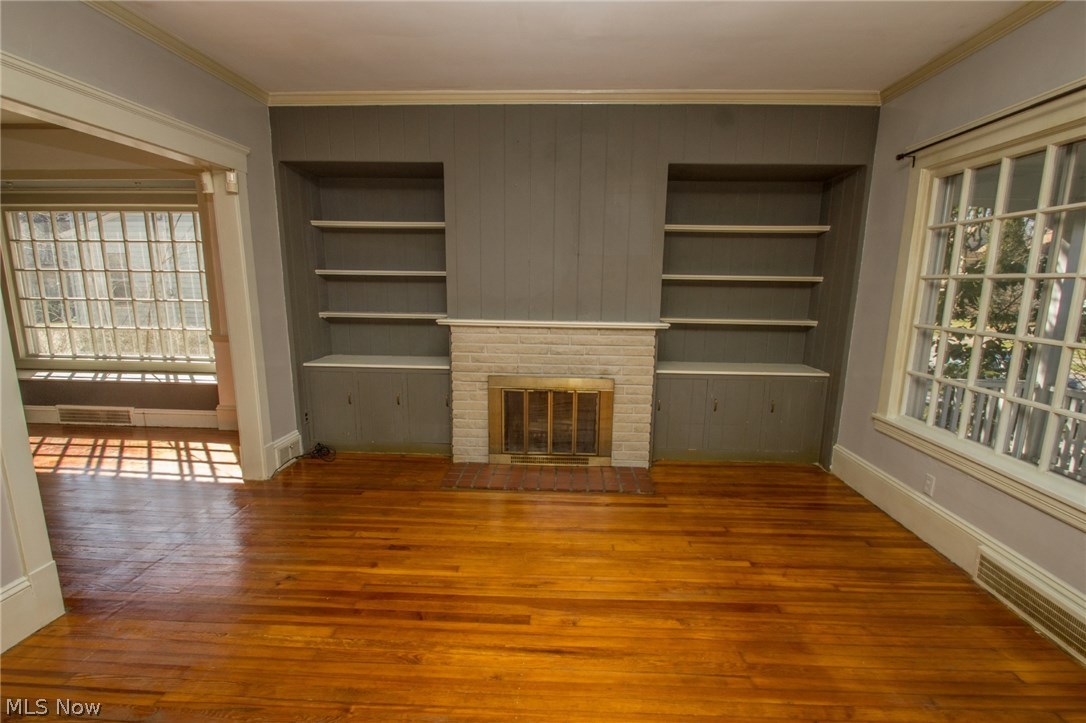 1629 Crest Road Cleveland Heights, OH 44121 - Photo 10 of 29 Beautiful windows galore.