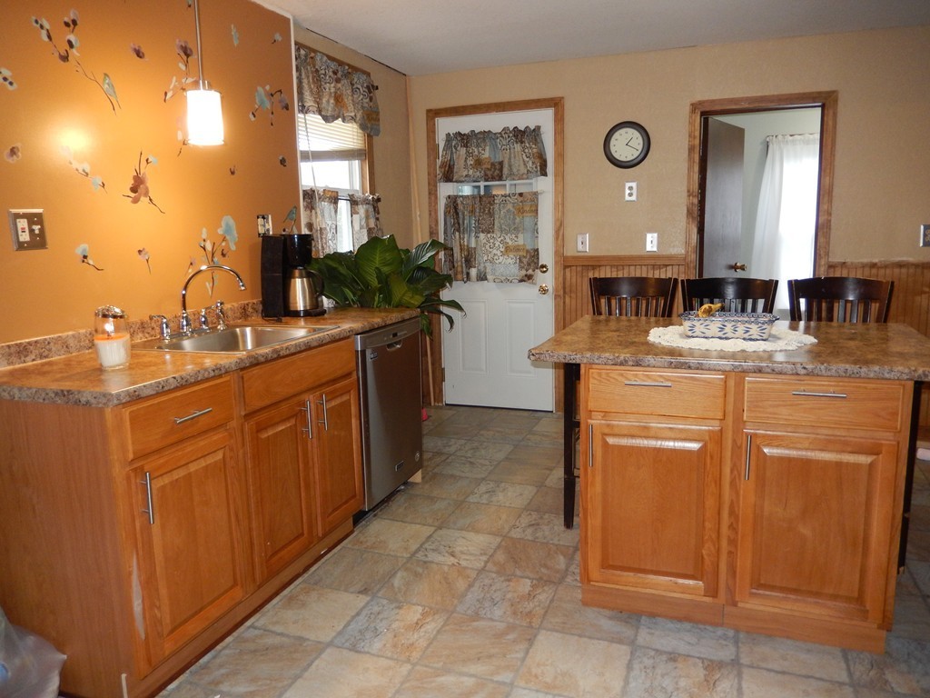 133 Draper Street Springfield, MA 01108 - Photo 4 of 17
