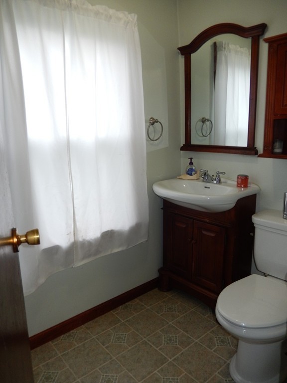 133 Draper Street Springfield, MA 01108 - Photo 9 of 17