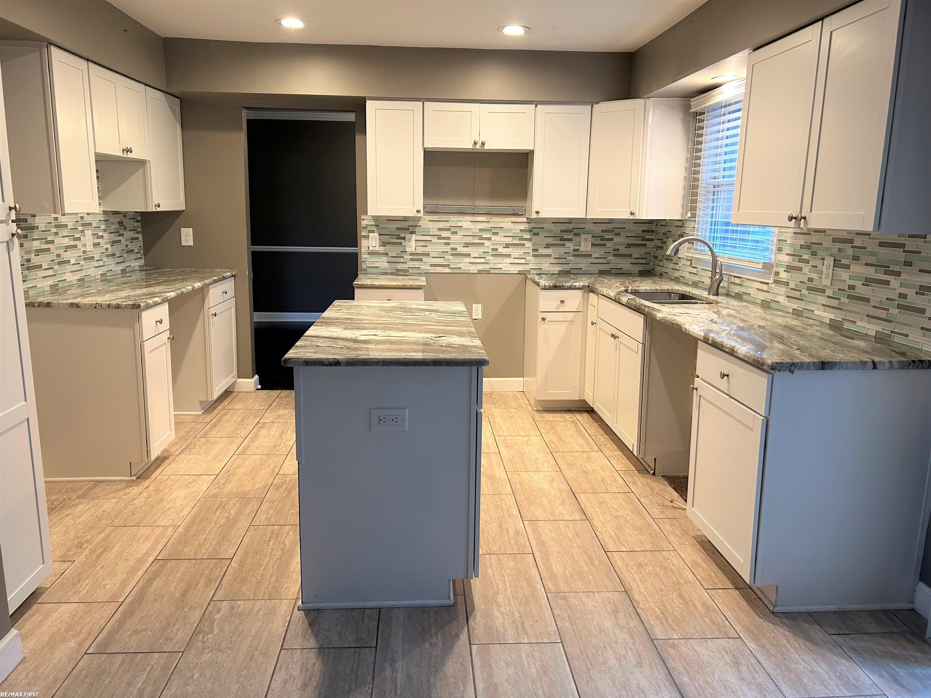 779 Bridgestone Drive Rochester, MI 48309 - Photo 5 of 27 50099404-4.JPG