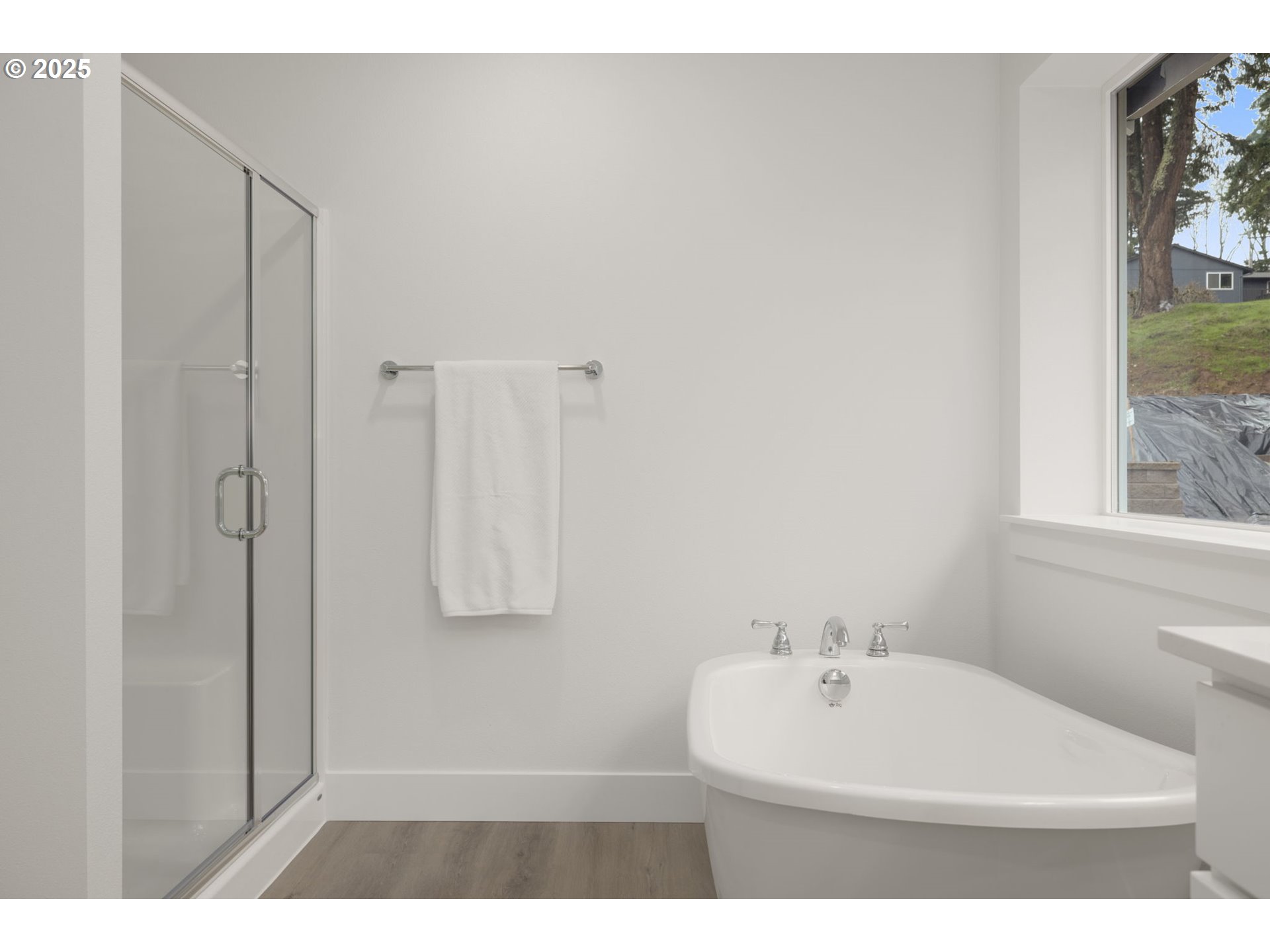 19040 Southwest Northridge Court, Unit LOT 15 Beaverton, OR 97007 - Photo 24 of 34 a bathroom with a bathtub and shower