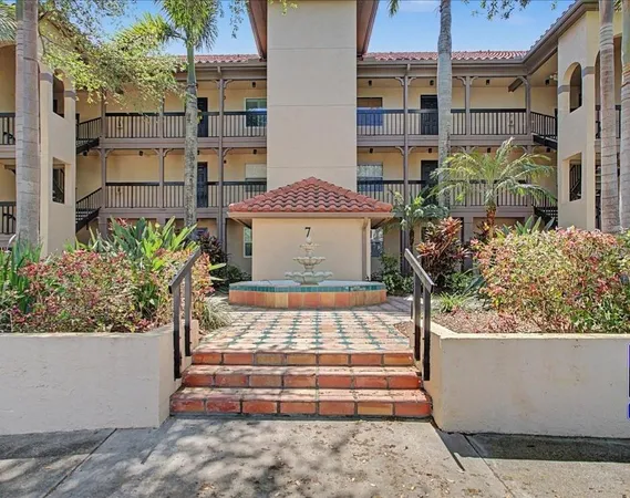 $284,900 | 2400 Feather Sound Drive, Unit 733, Clearwater, FL 33762