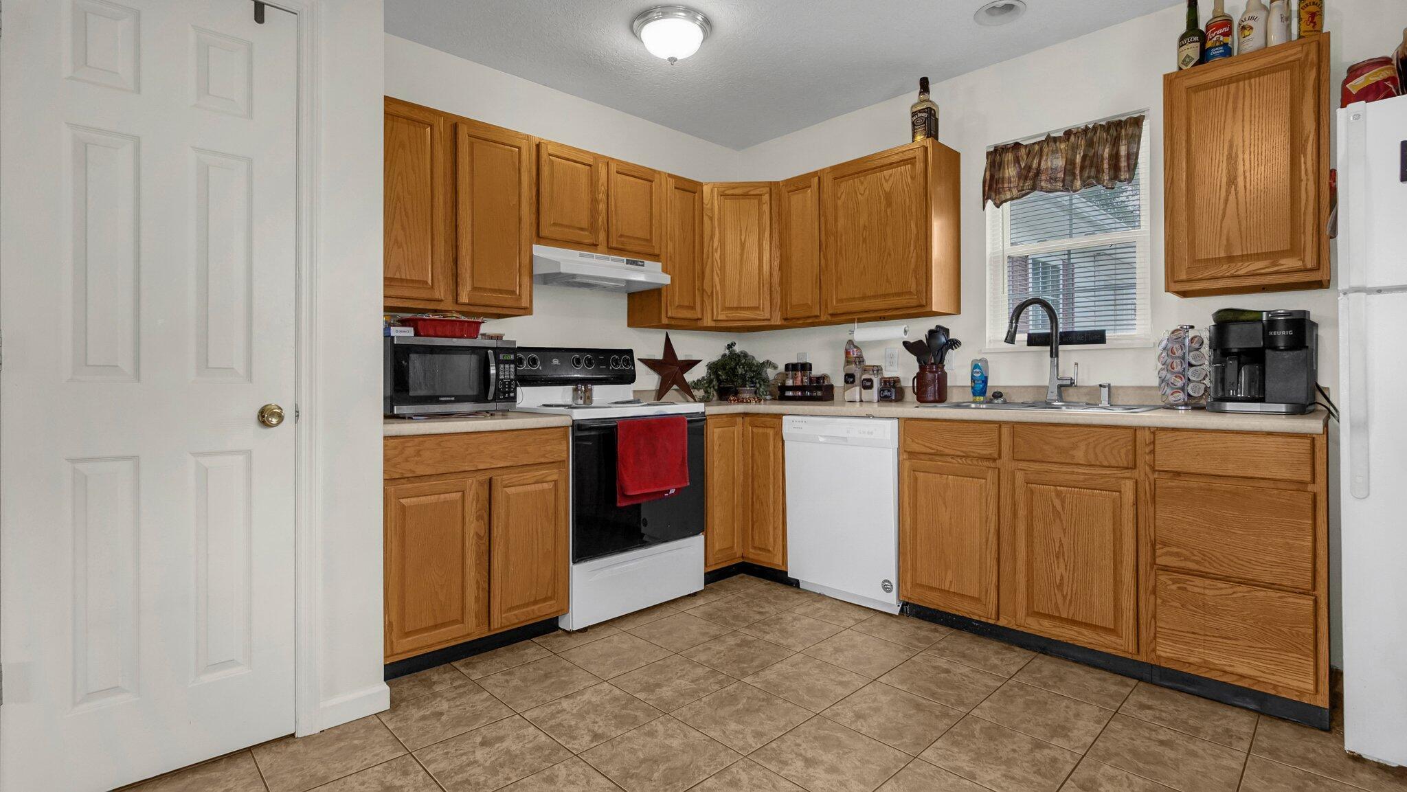 1674 Ridgeview Court Lancaster, OH 43130 - Photo 9 of 33 9-web-or-mls-1664-ridgeview-ct