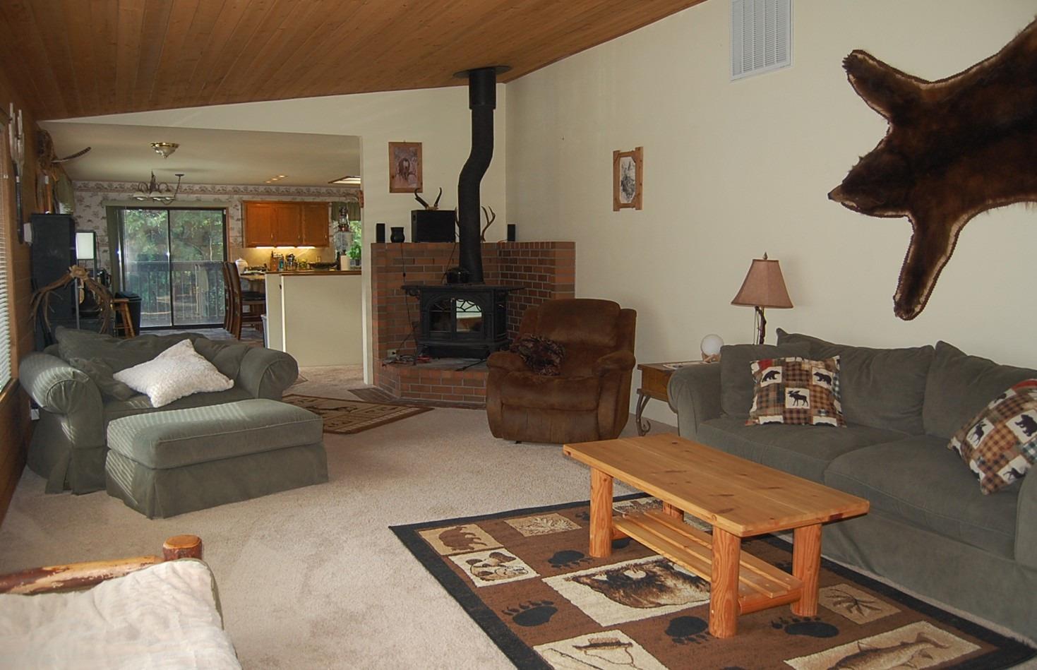 12221 Galice Road Merlin, OR 97532 - Photo 6 of 35 a living room with furniture